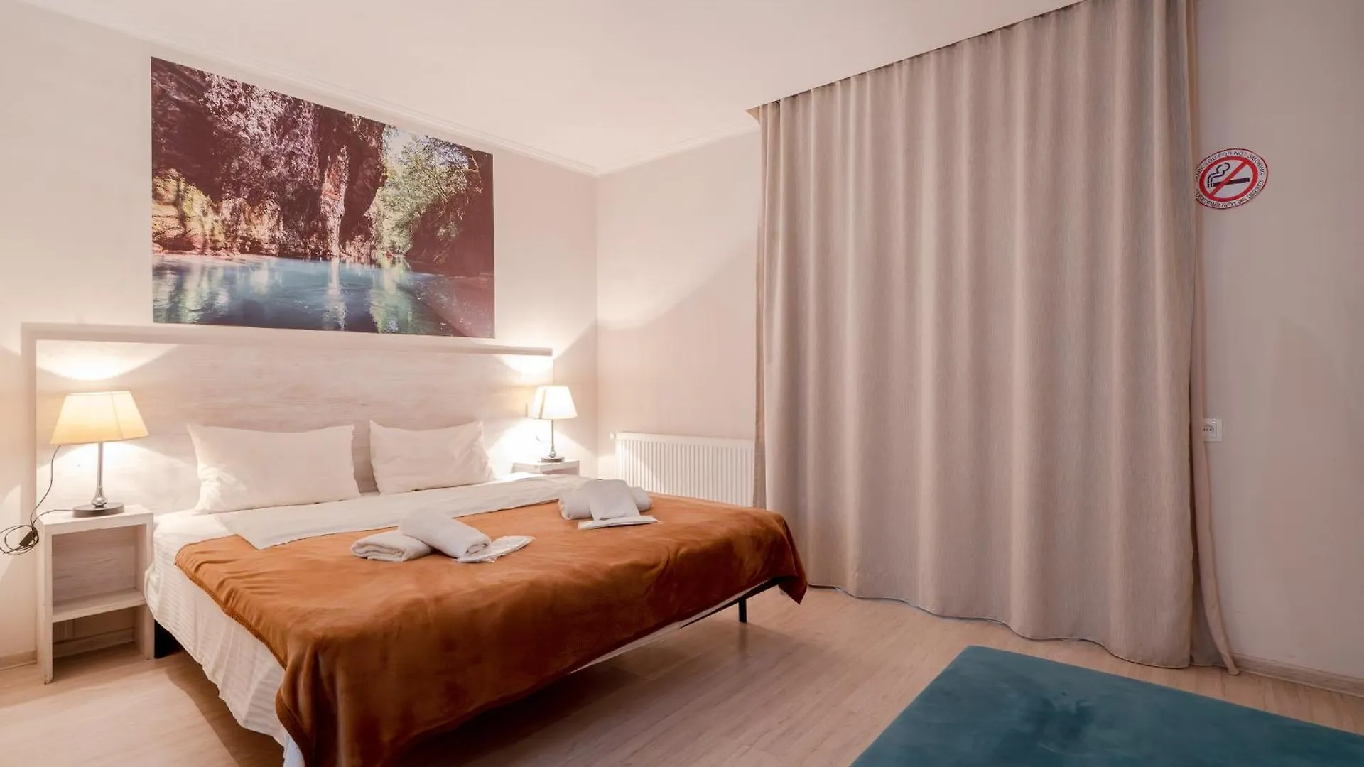 Hotel Tato & Coworking Space Tbilisi 3*,