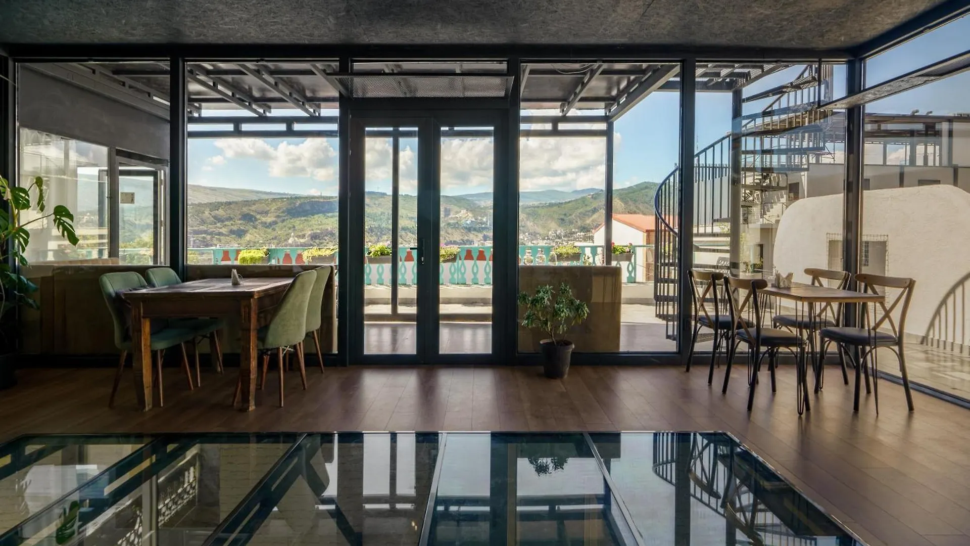 Hotel Tato & Coworking Space Τυφλίδα