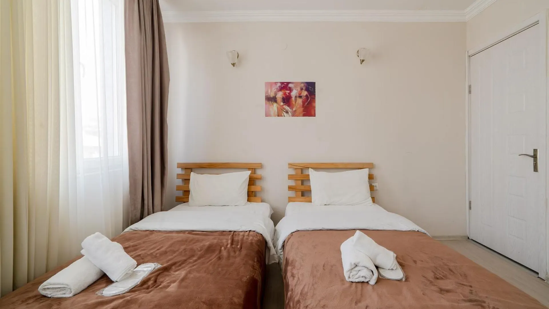 Hotel Tato & Coworking Space Tbilisi 3*,